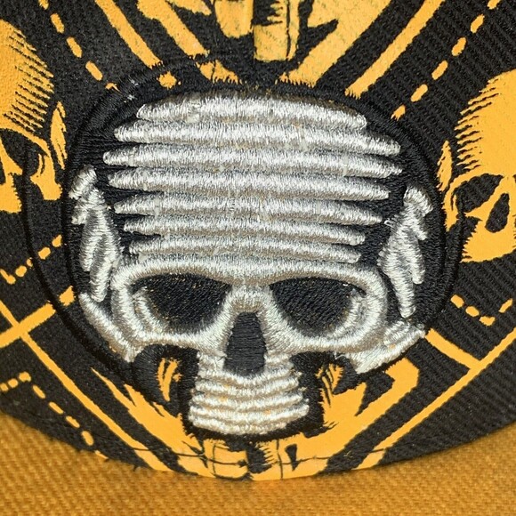 Leader In Headwear Yellow Black Skull Fitted Cap Holographic Sticker Size XXS - Picture 3 of 15